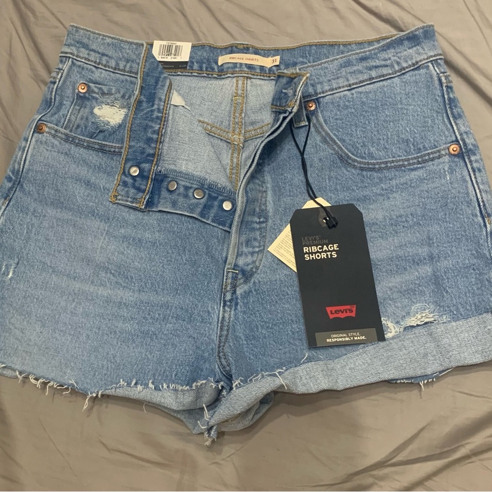 Levis ribcage shorts size 31 - NWT